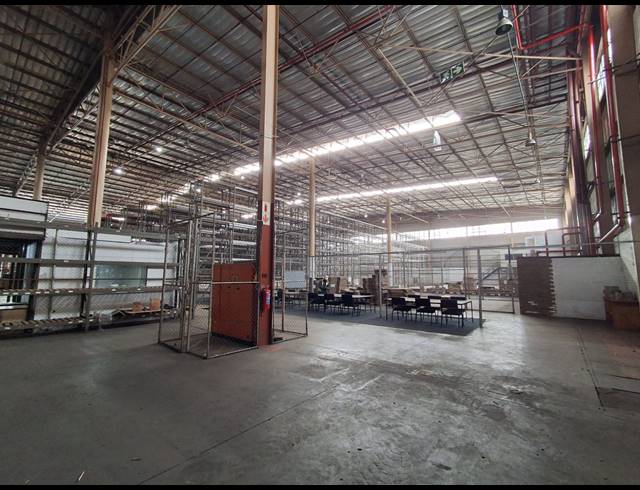 8,558M² WAREHOUSE TO LET IN DENVER